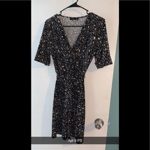 Leopard print dress with tie